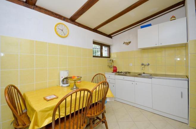 Apartments With A Parking Space Brela, Makarska - 11552 Exterior photo